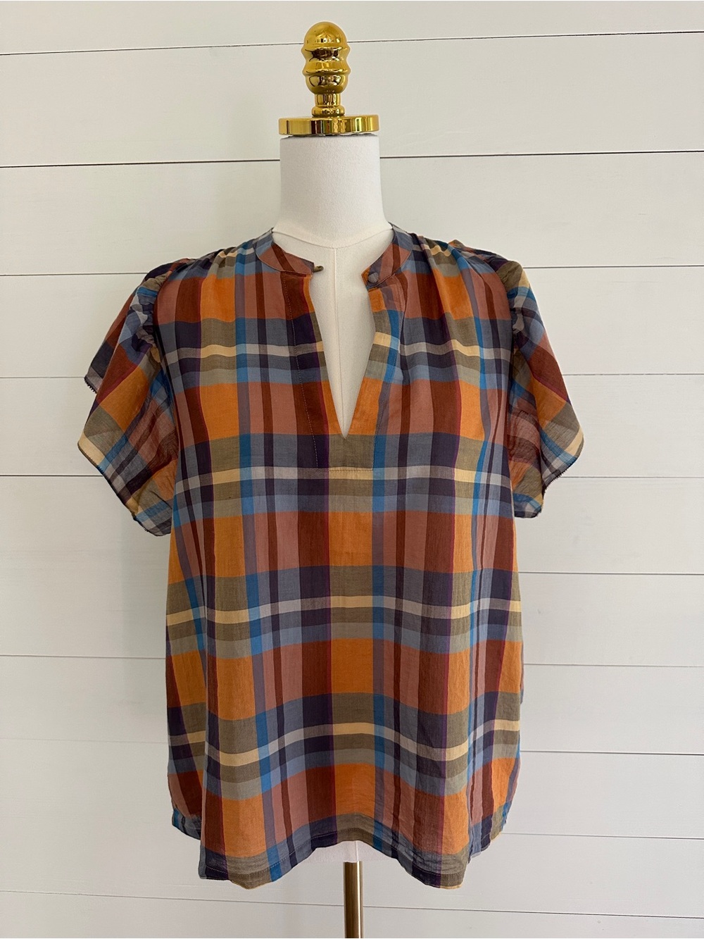Trovata Birds of Paradis Plaid Split-Neck Short Sleeve Top in Orange & Blue